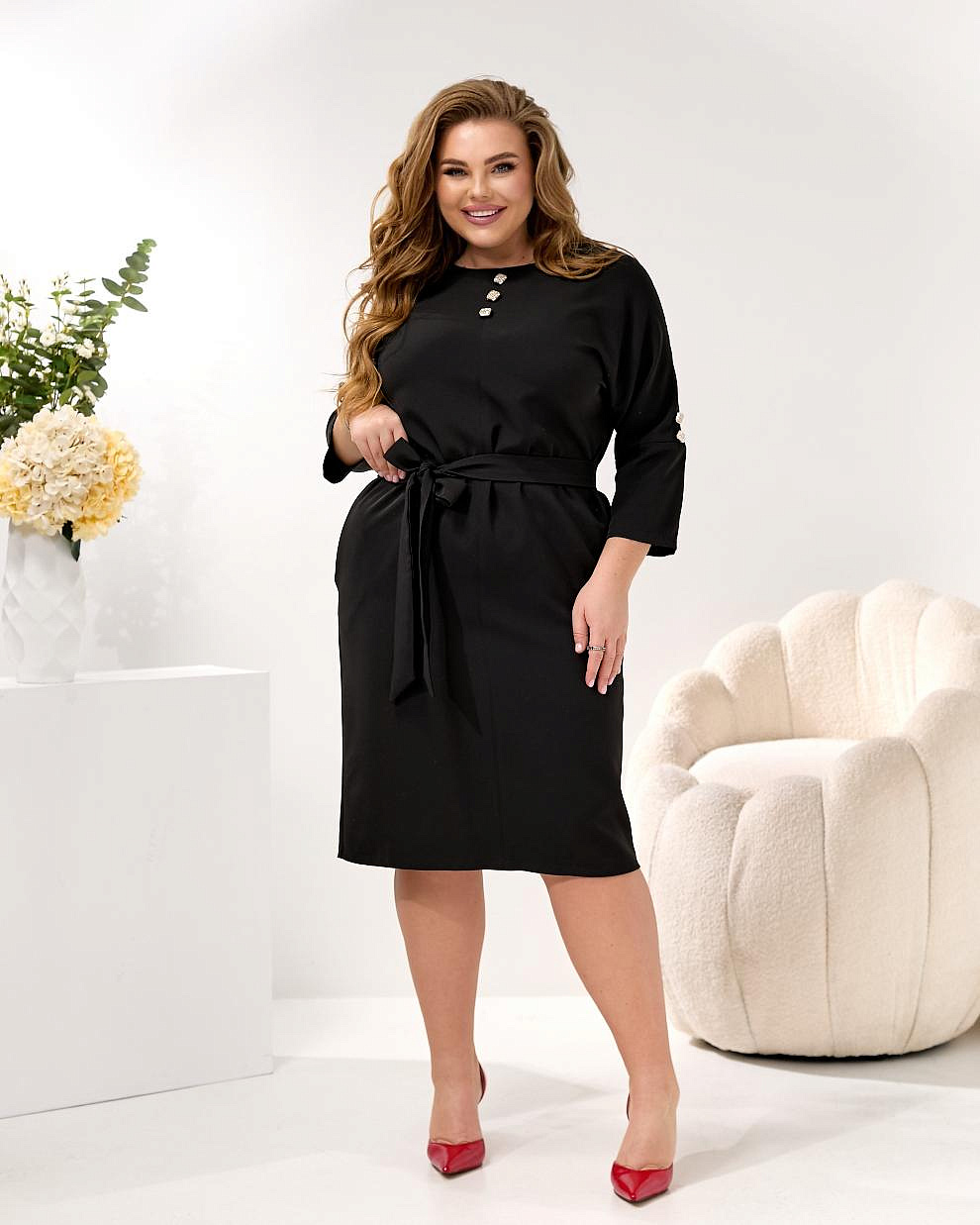 Женское платье футляр с пуговиами