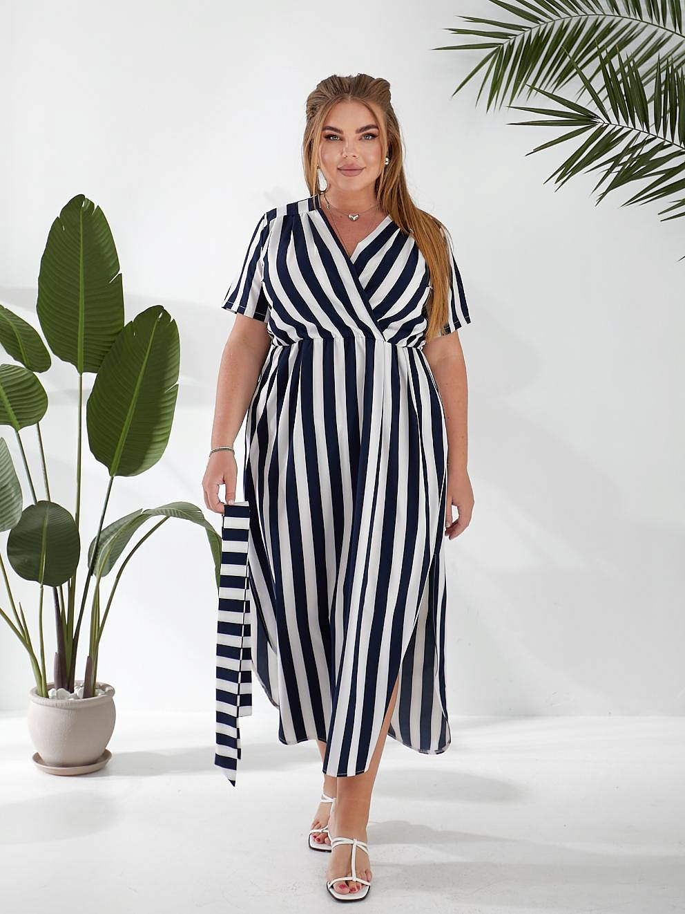 Женское платье с закругленным низом