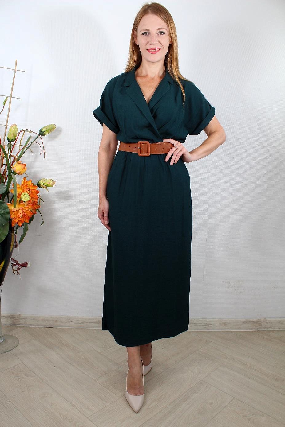 Платье прямое с воротником и поясом