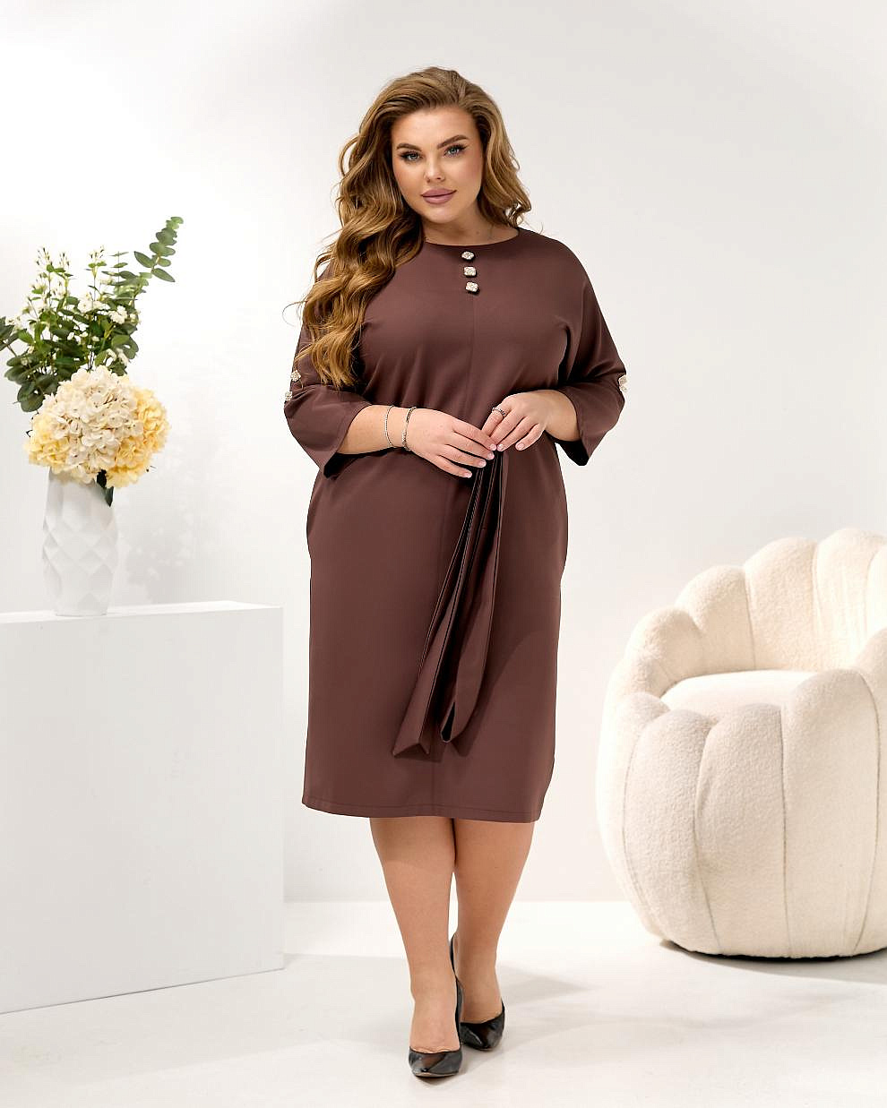 Женское платье футляр с пуговиами