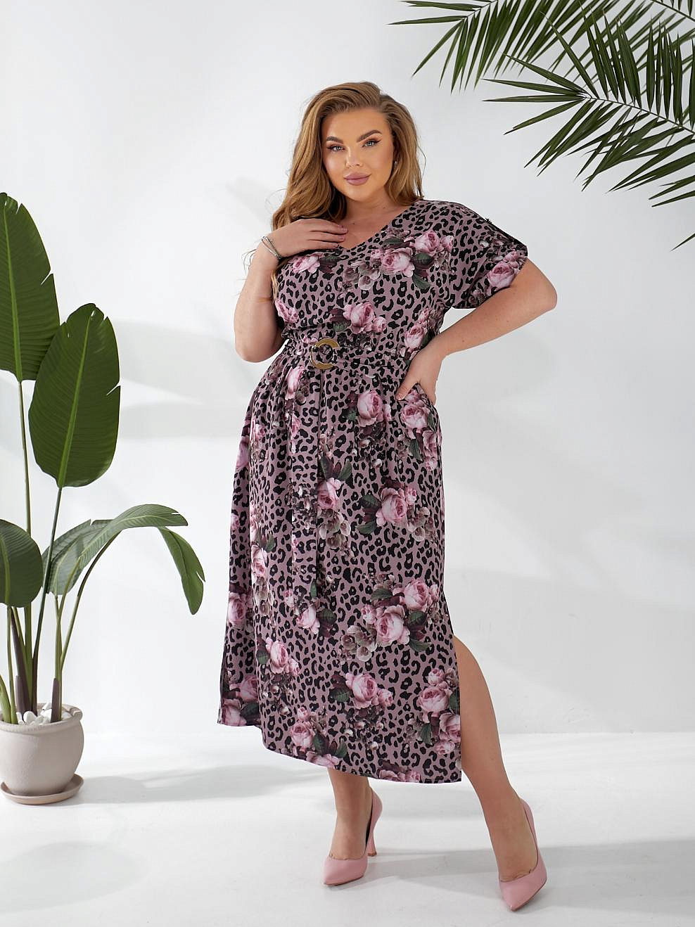 Женское платье из софта с разрезами по бокам