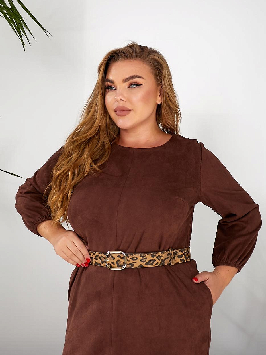 Женское платье из замша с разрезом впереди