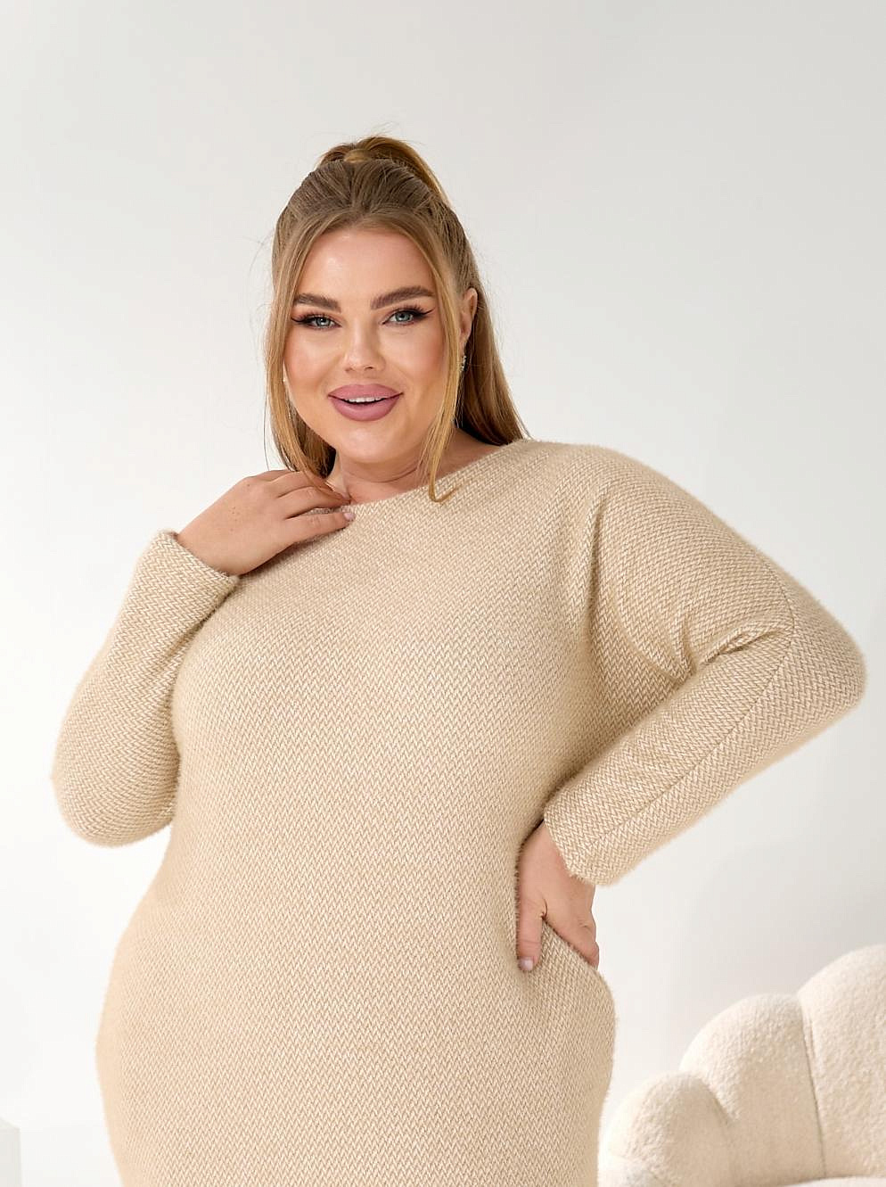 Женское теплое платье миди