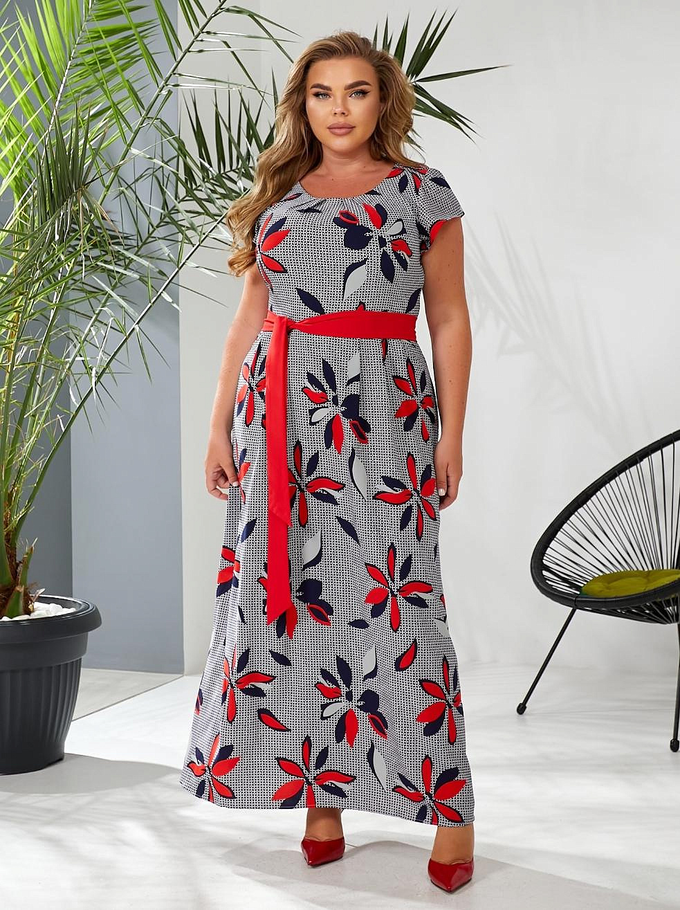 Женское платье в пол с контрастным поясом