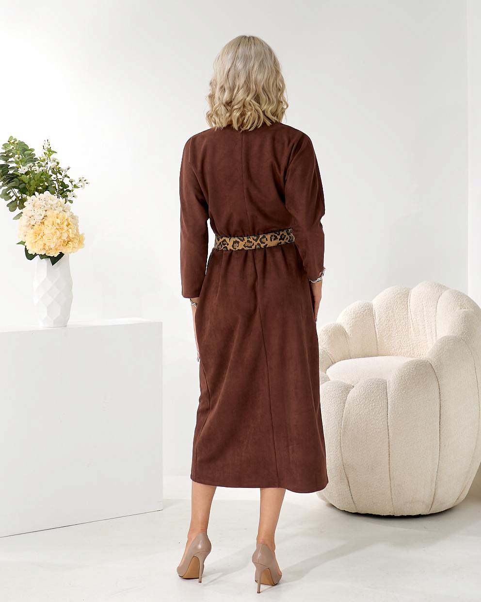 Женское платье замш с разрезом впереди