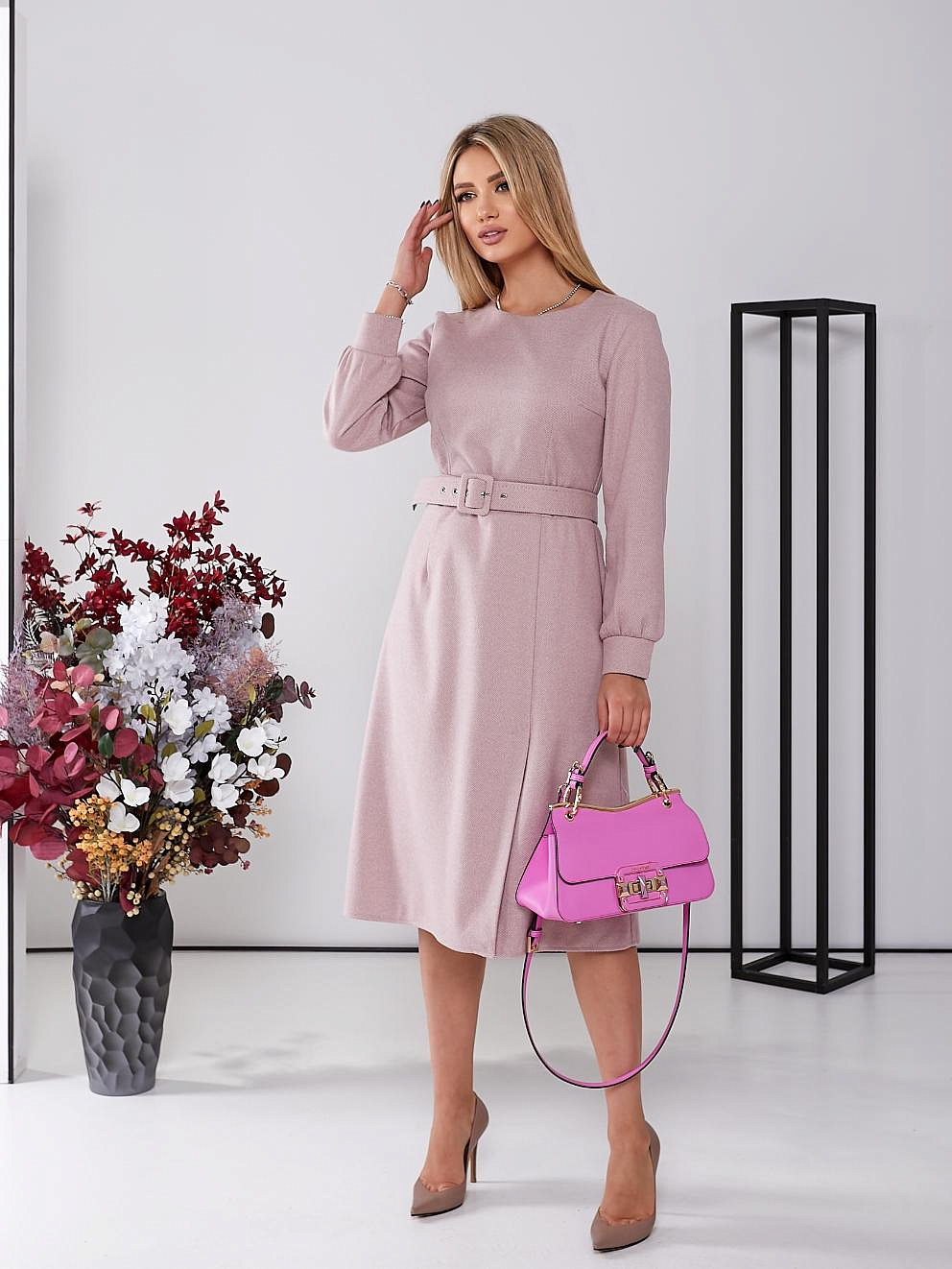 Женское теплое платье с разрезом