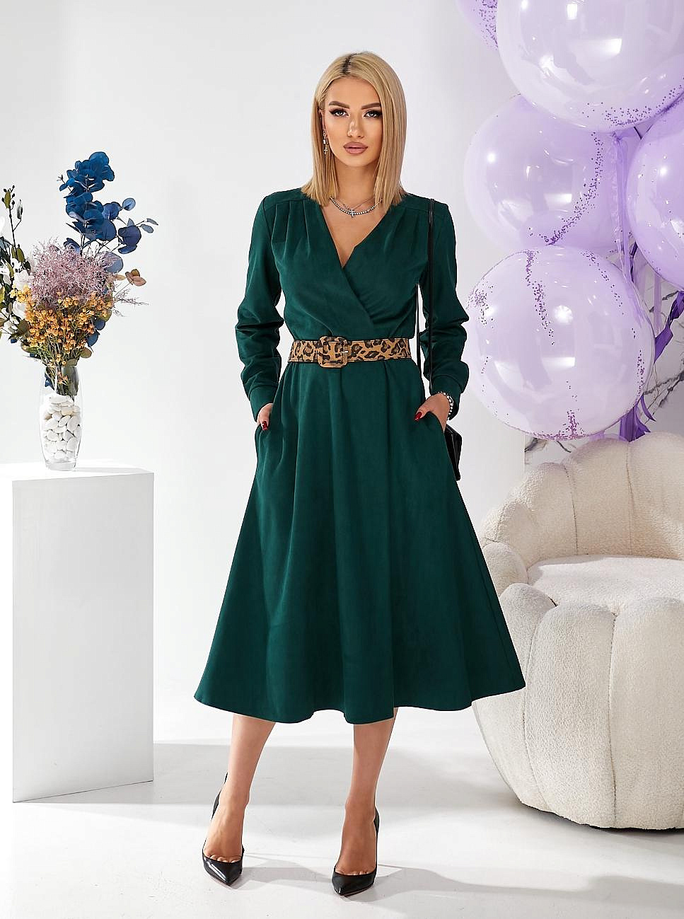 Женское платье на запах из замша