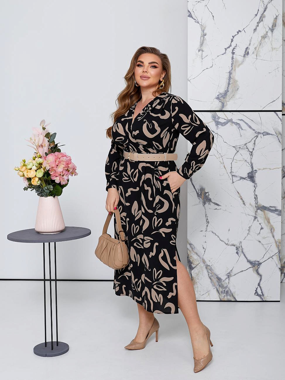 Женское платье с прямой юбкой