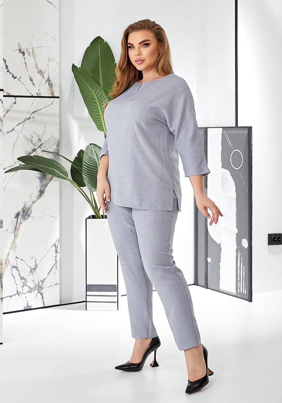 Женский костюм с брюками из льна