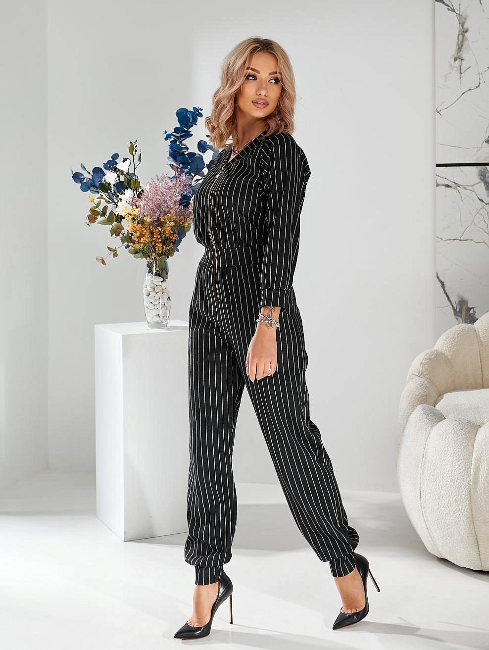 Комбинезон в полоску женский