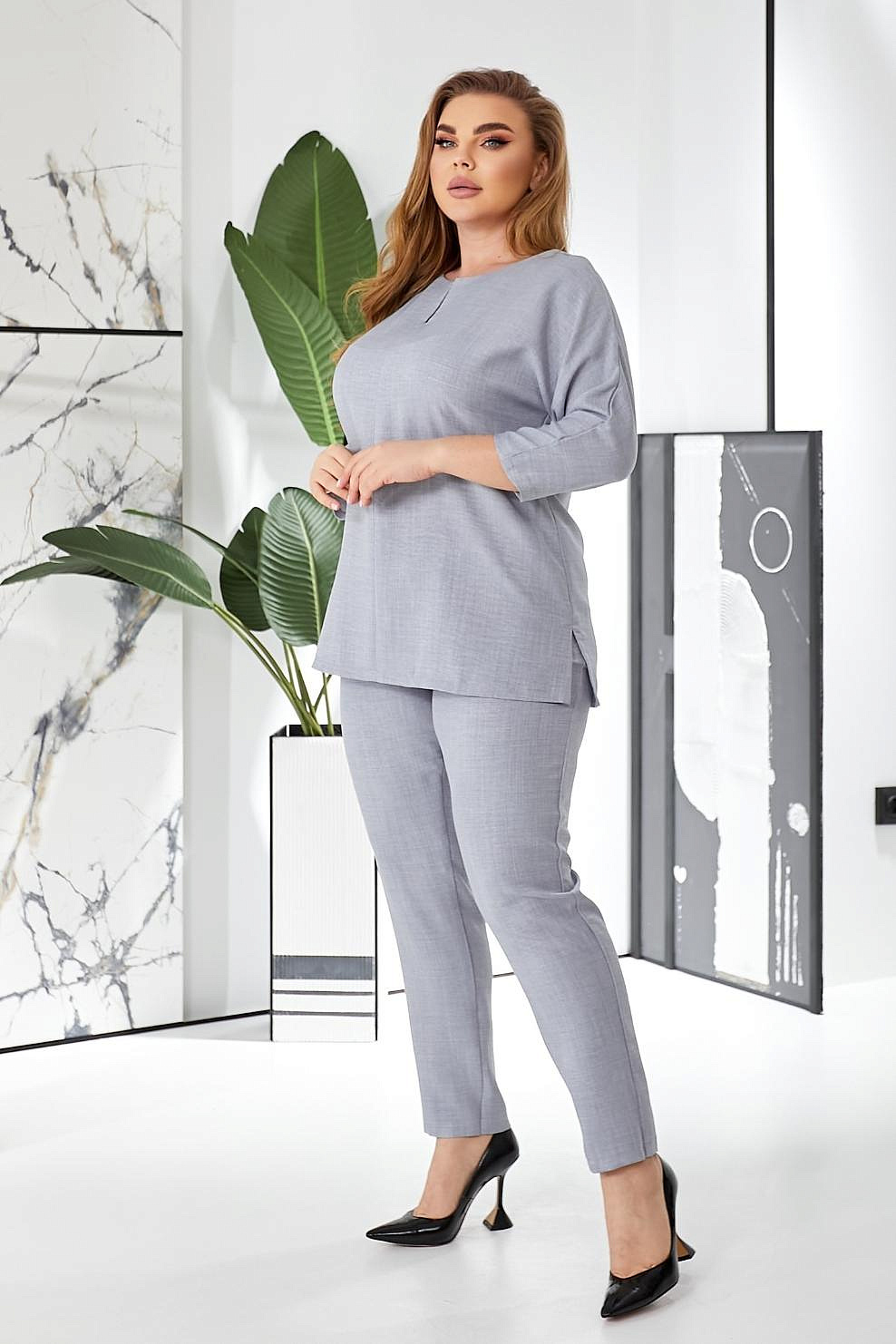 Женский костюм с брюками из льна