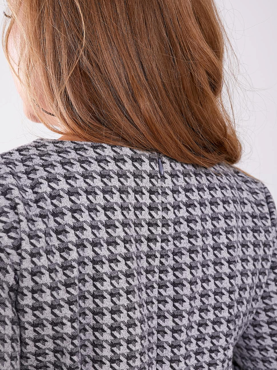 Женское платье -футляр теплое 