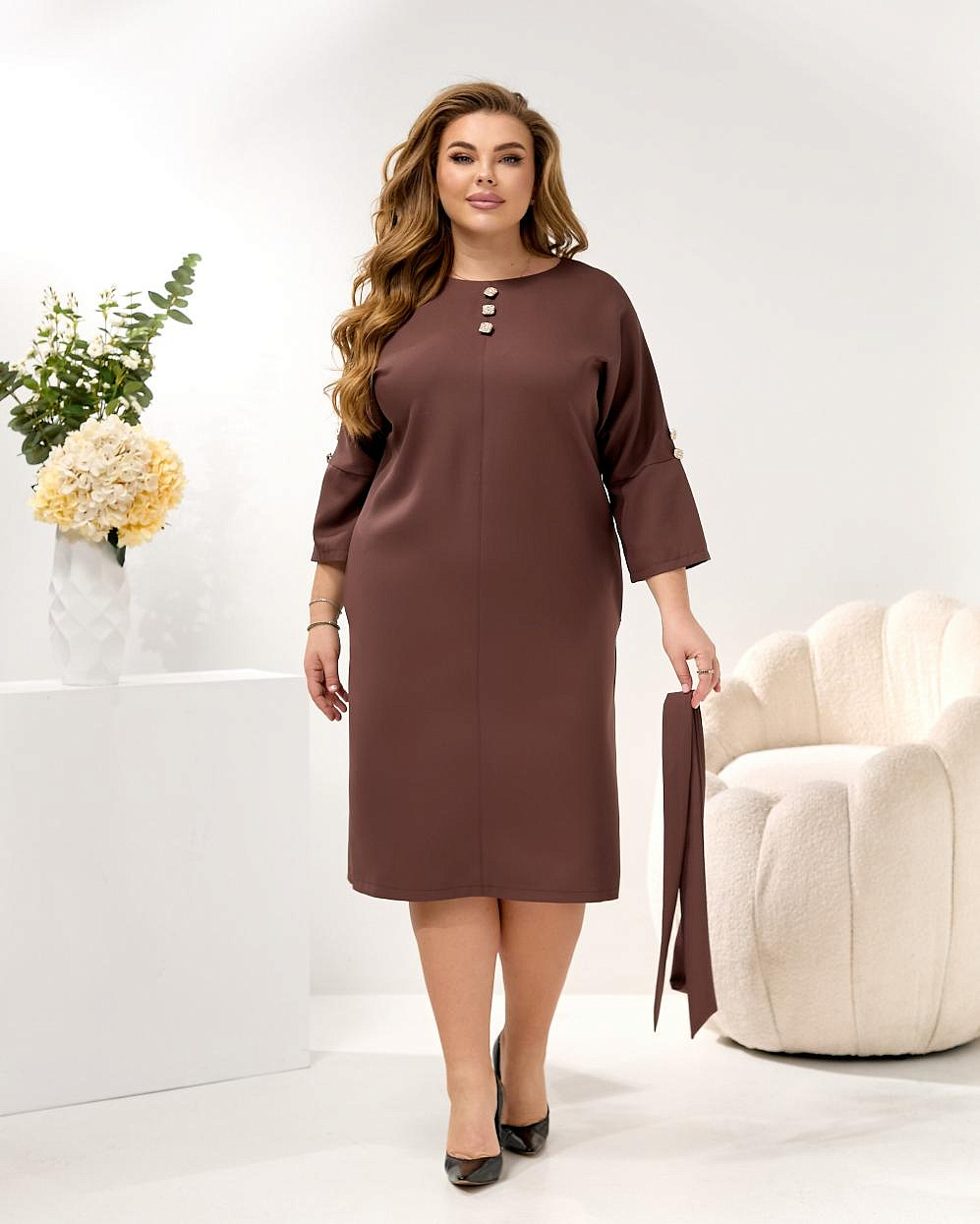 Женское платье футляр с пуговиами