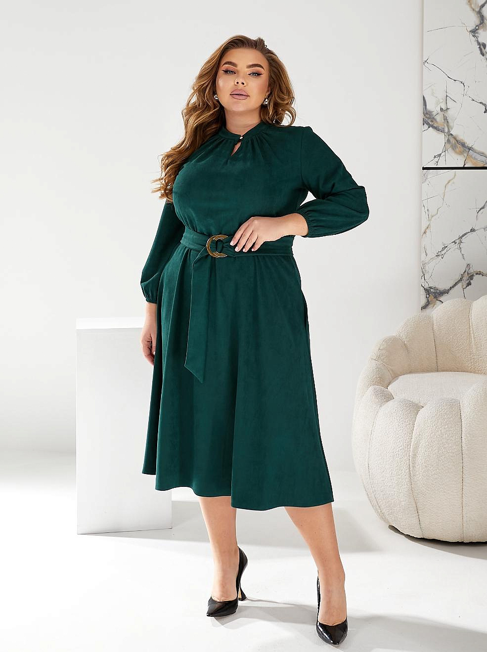 Женское платье замшевое с юбкой клеш