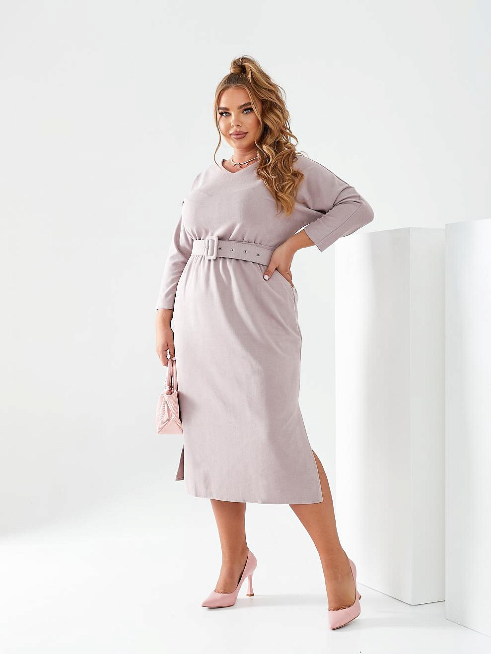 Замшевое платье с разрезами по бокам