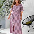 Женское платье длинное в полоску с разрезом впереди