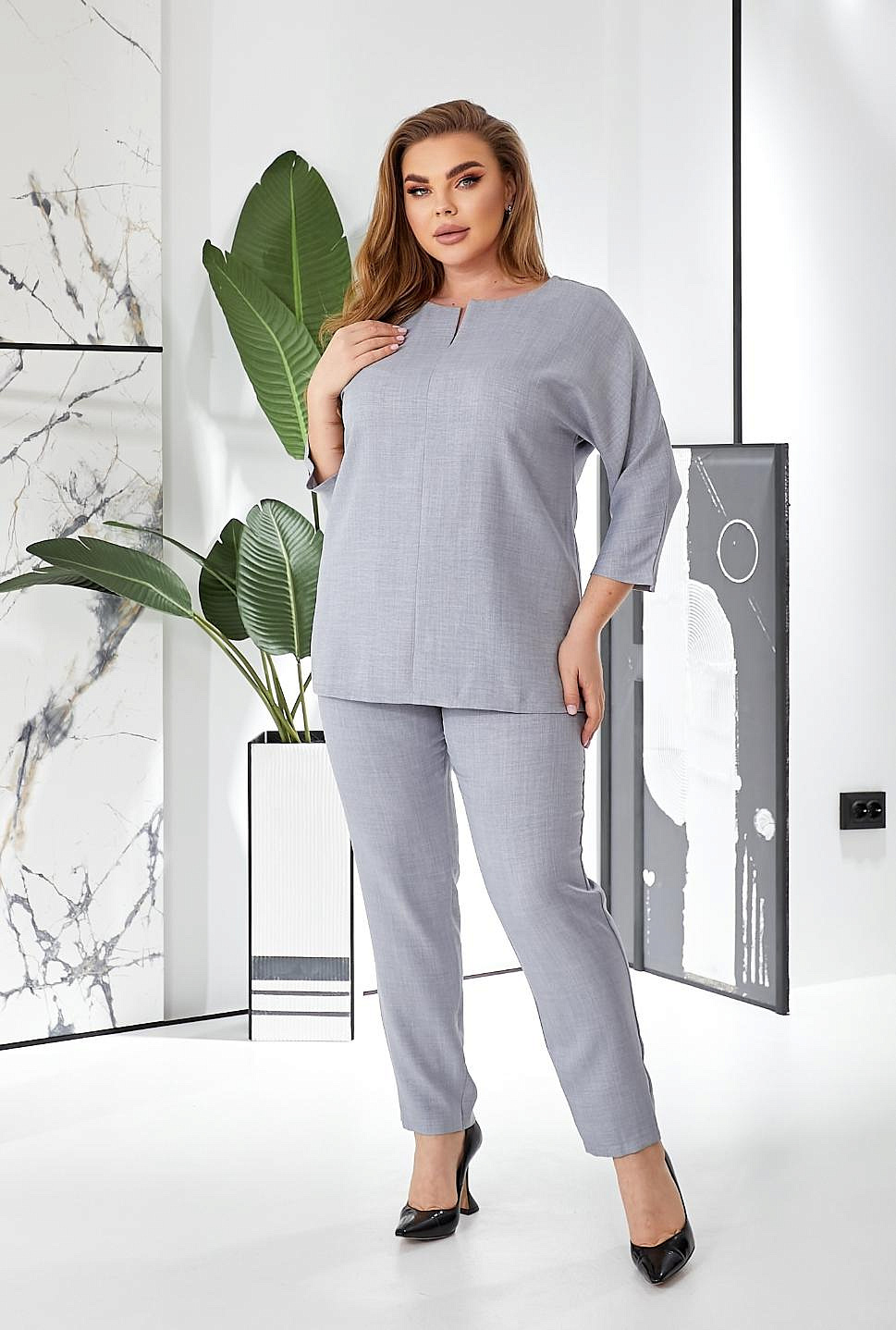 Женский костюм с брюками из льна