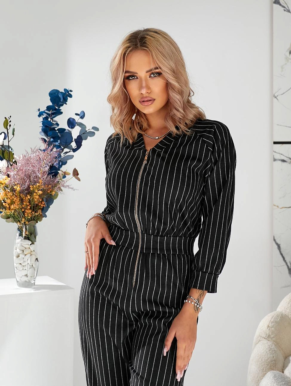 Комбинезон в полоску женский