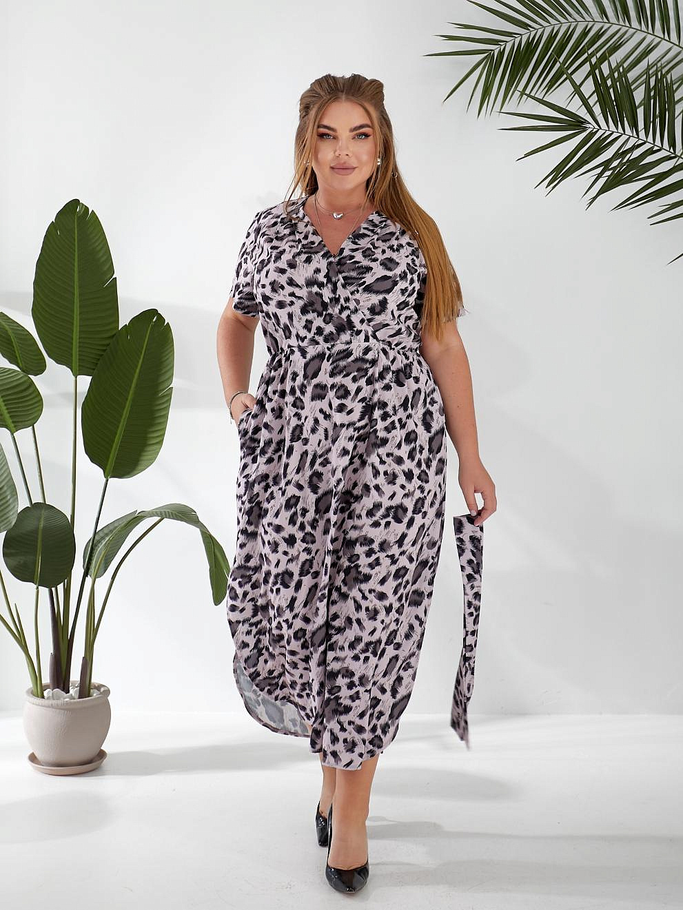 Женское платье с закругленным низом