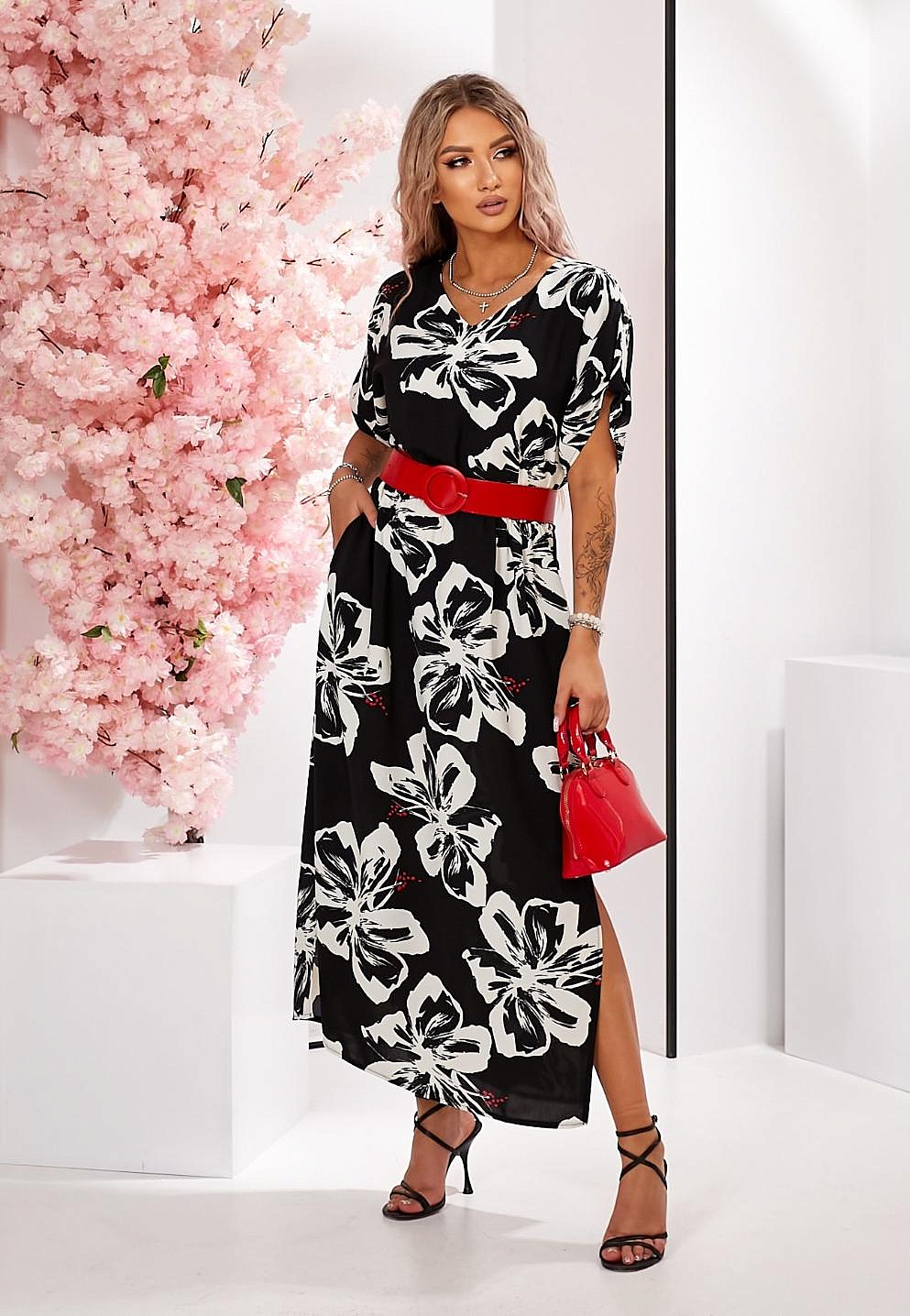 Женское платье со спущенным рукавом и патиками