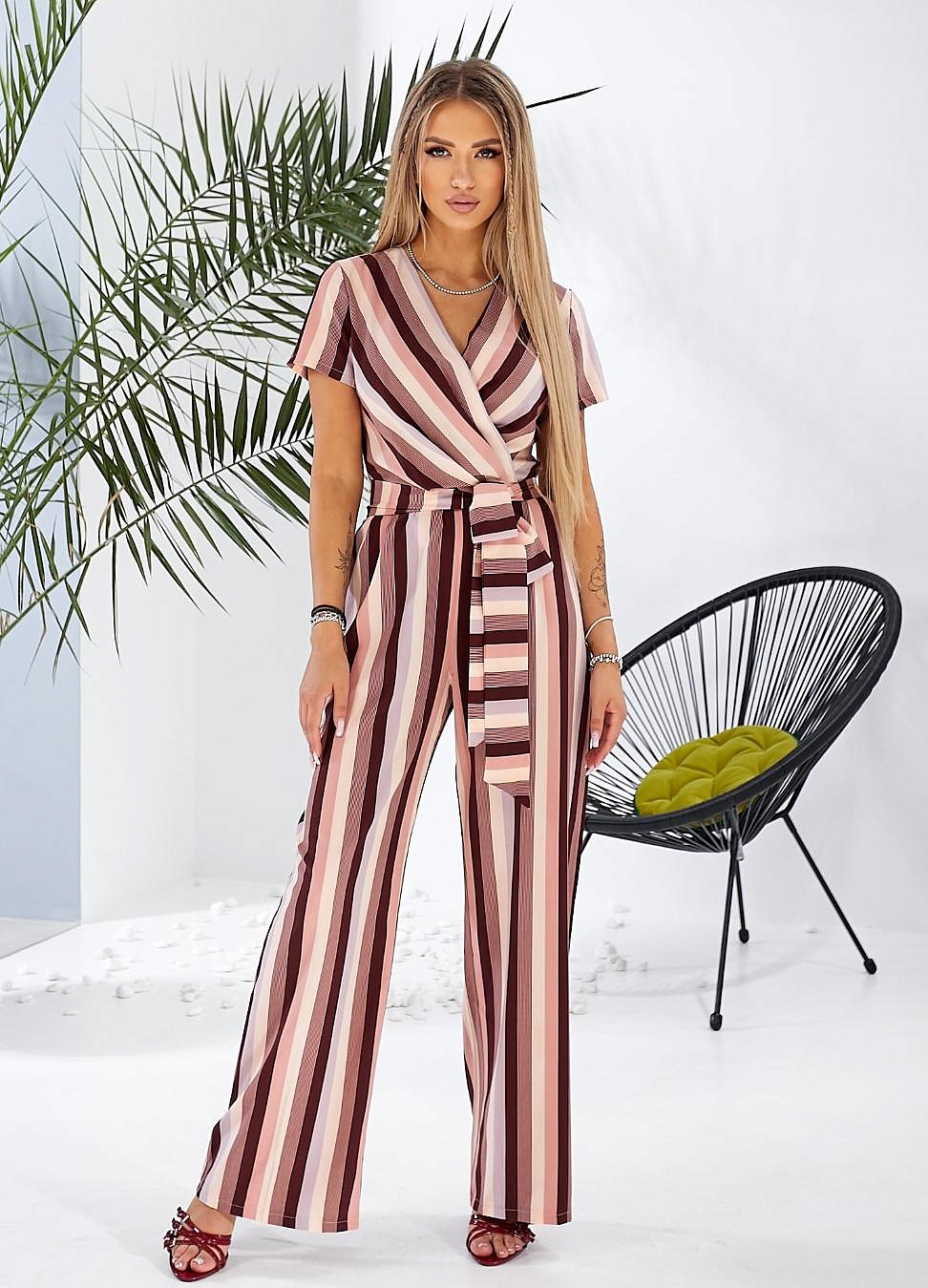 Женский комбинезон на запах в розовую полоску