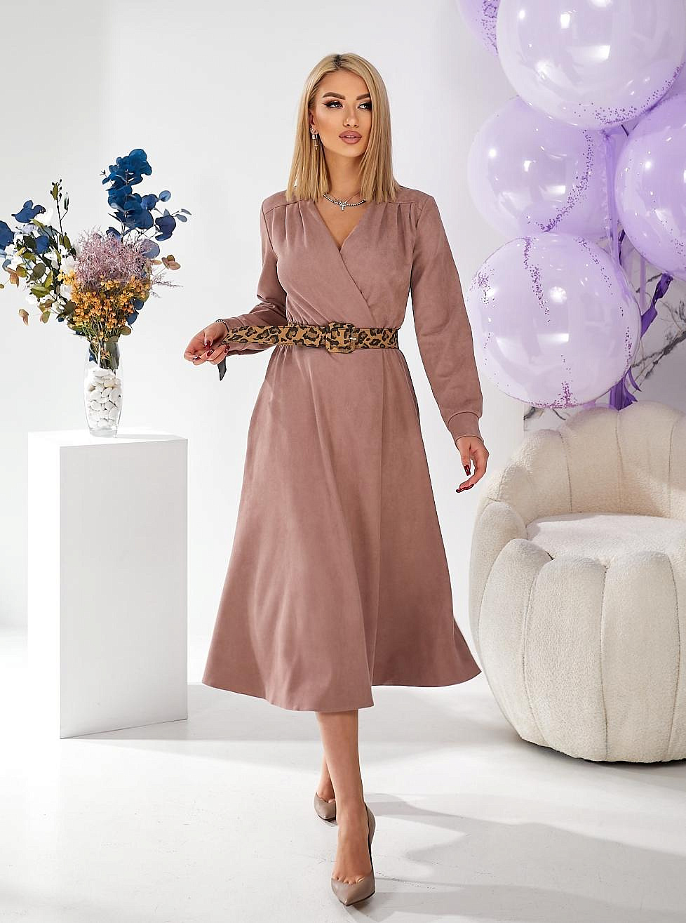 Женское платье на запах из замша