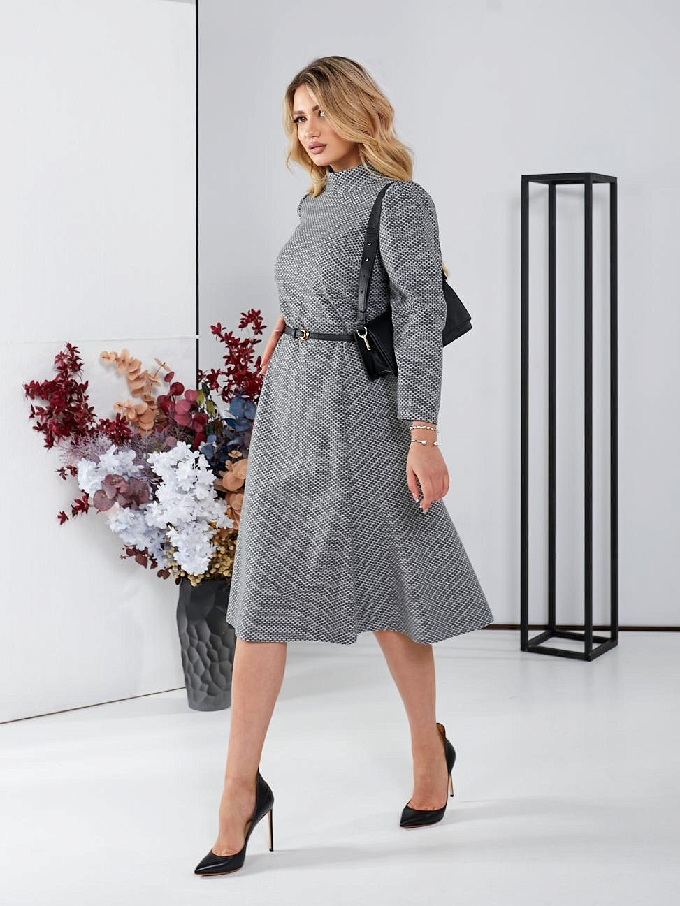 Женское платье с юбкой годэ и стойкой