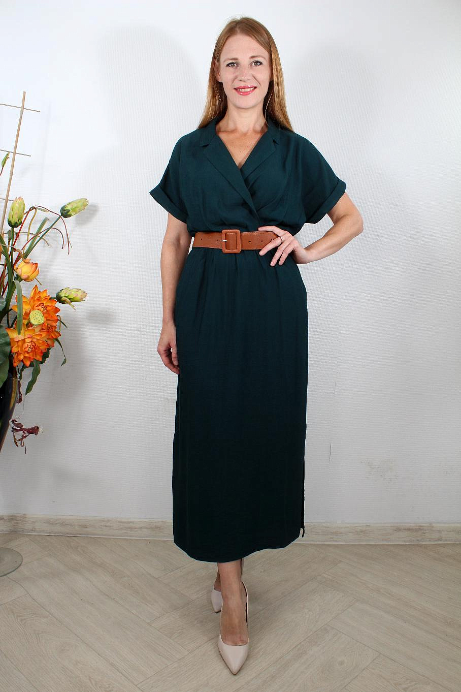 Платье прямое с воротником и поясом