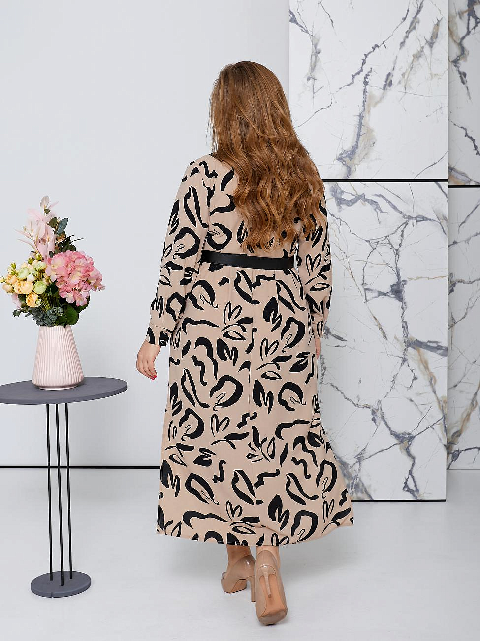 Женское платье с прямой юбкой