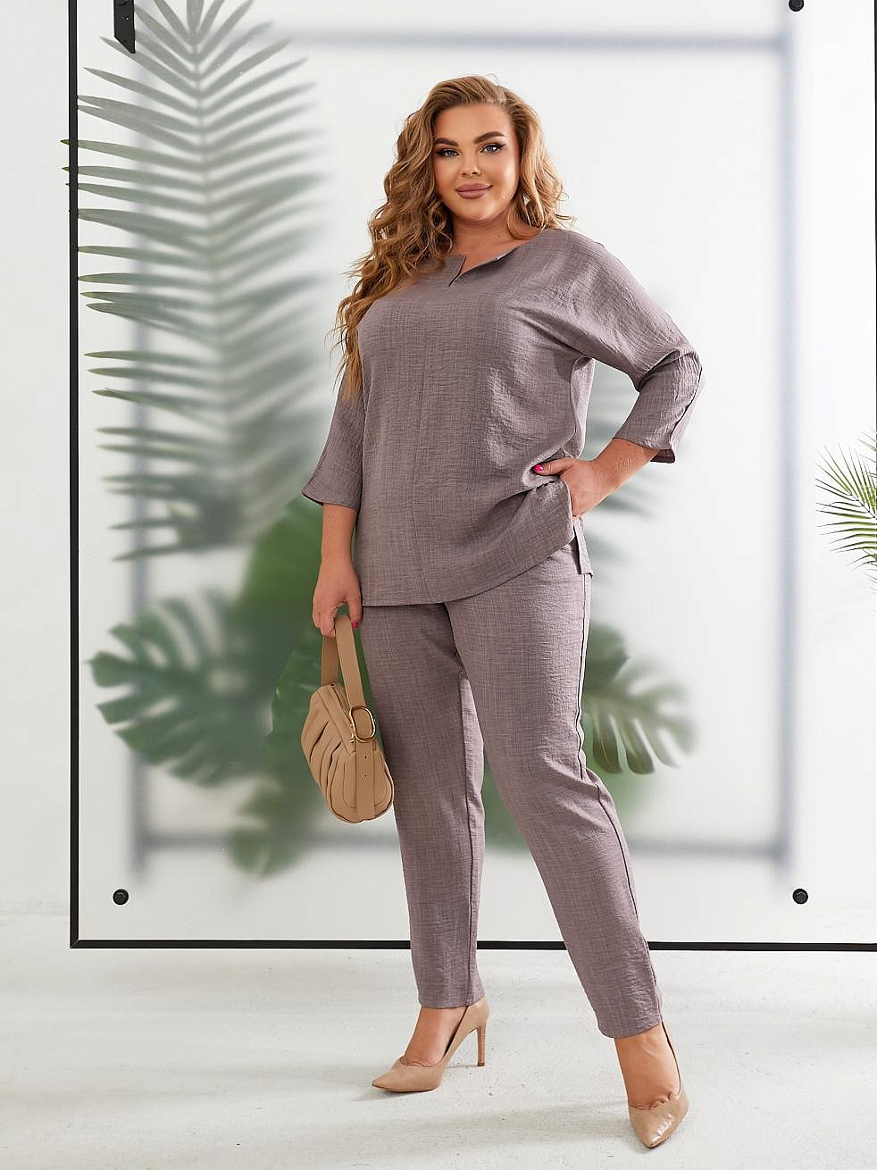 Женский костюм с брюками из льна