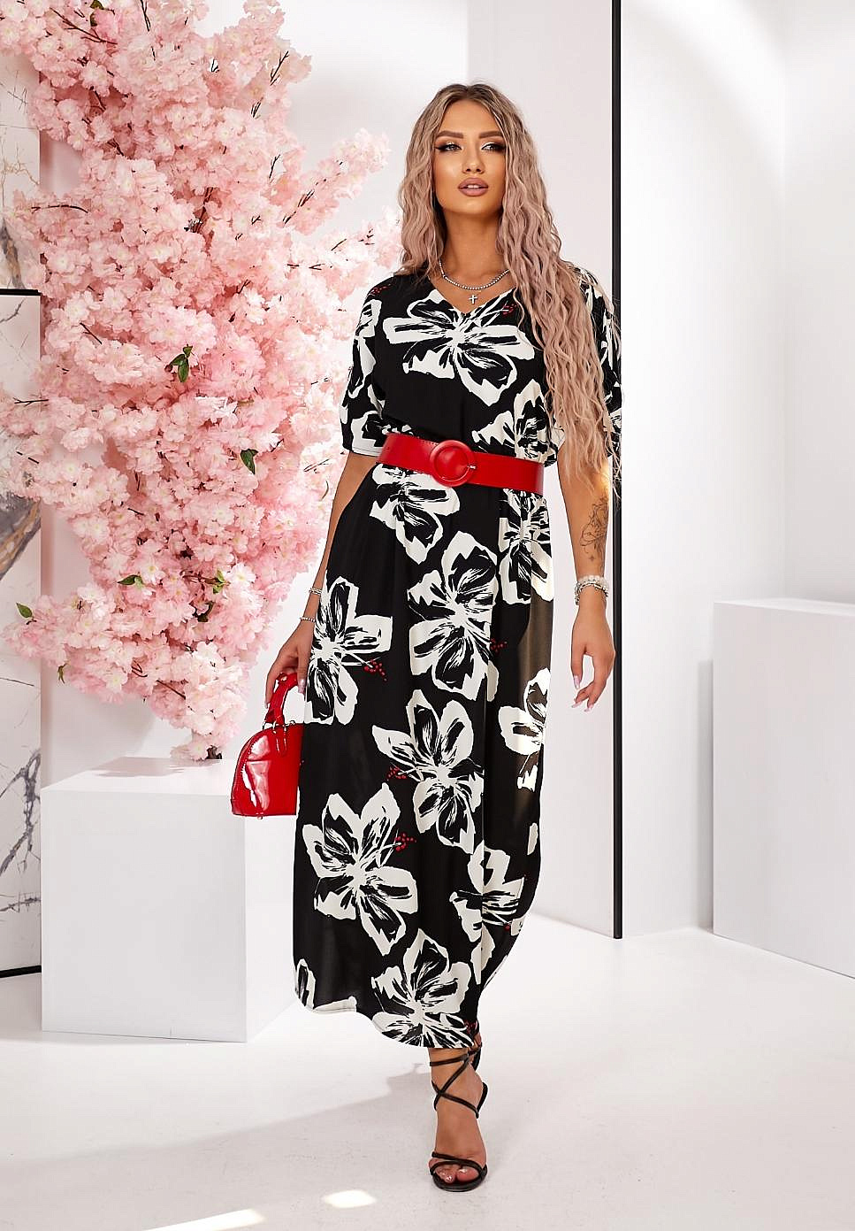 Женское платье со спущенным рукавом и патиками