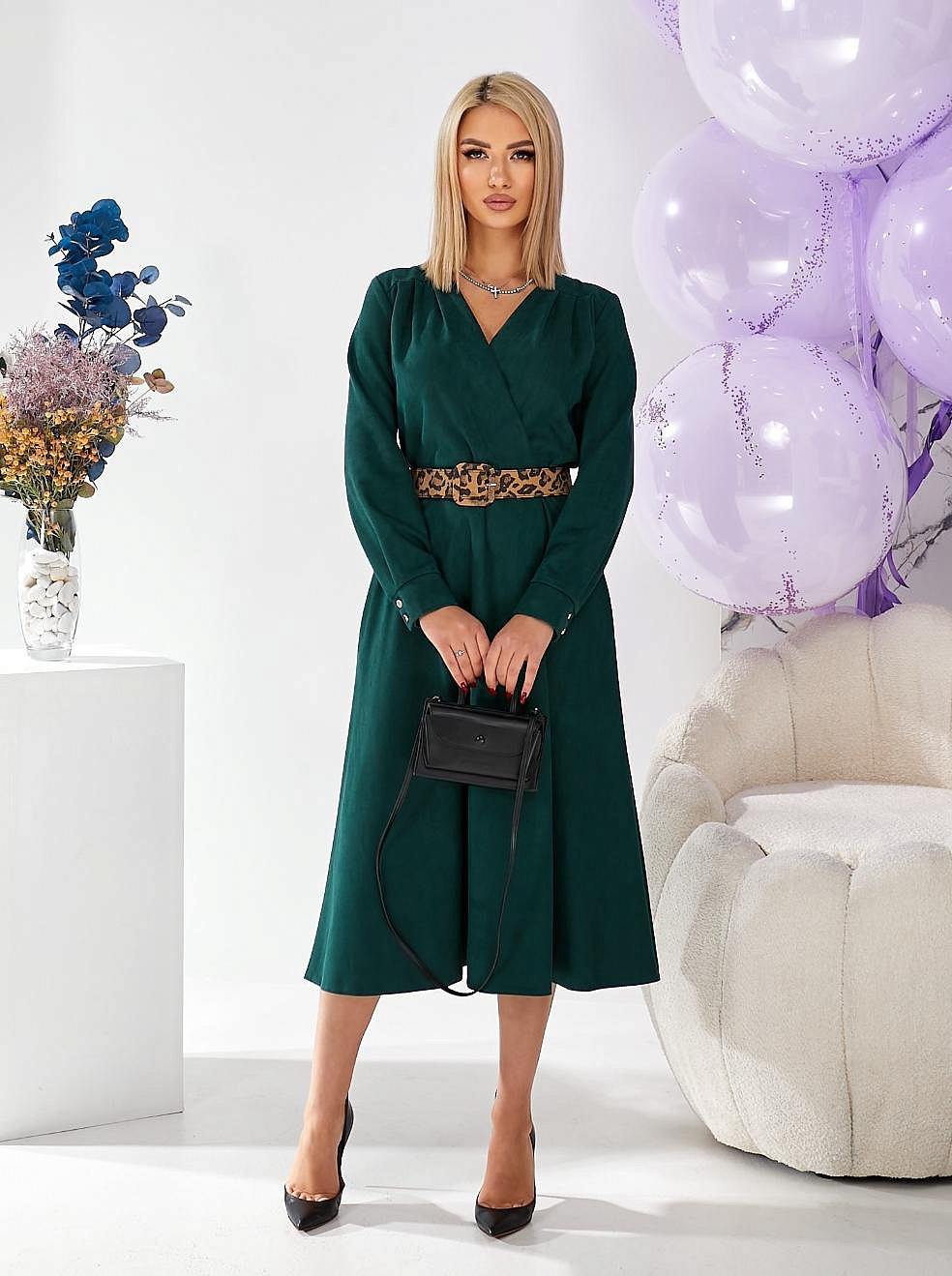 Женское платье на запах из замша