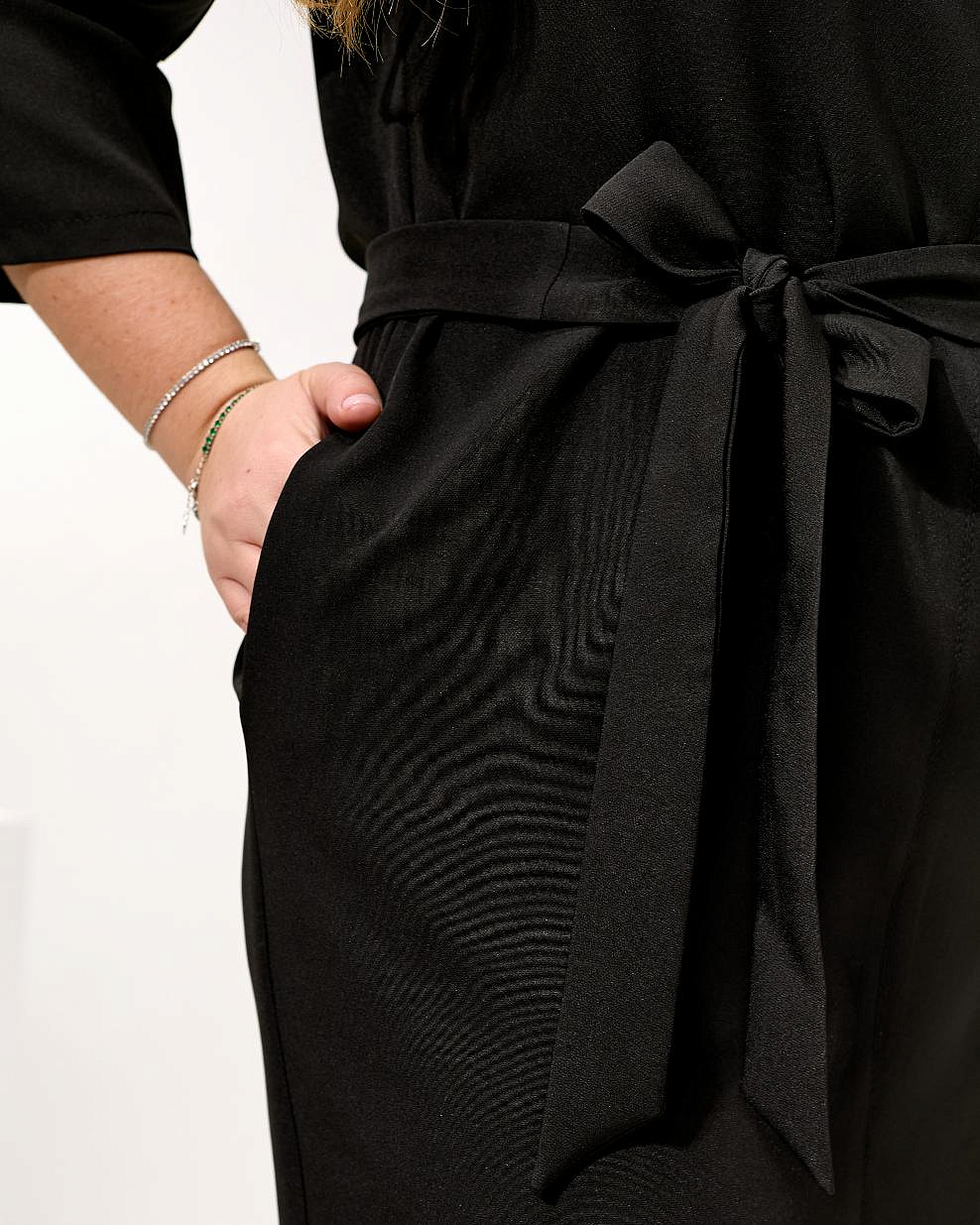 Женское платье футляр с пуговиами