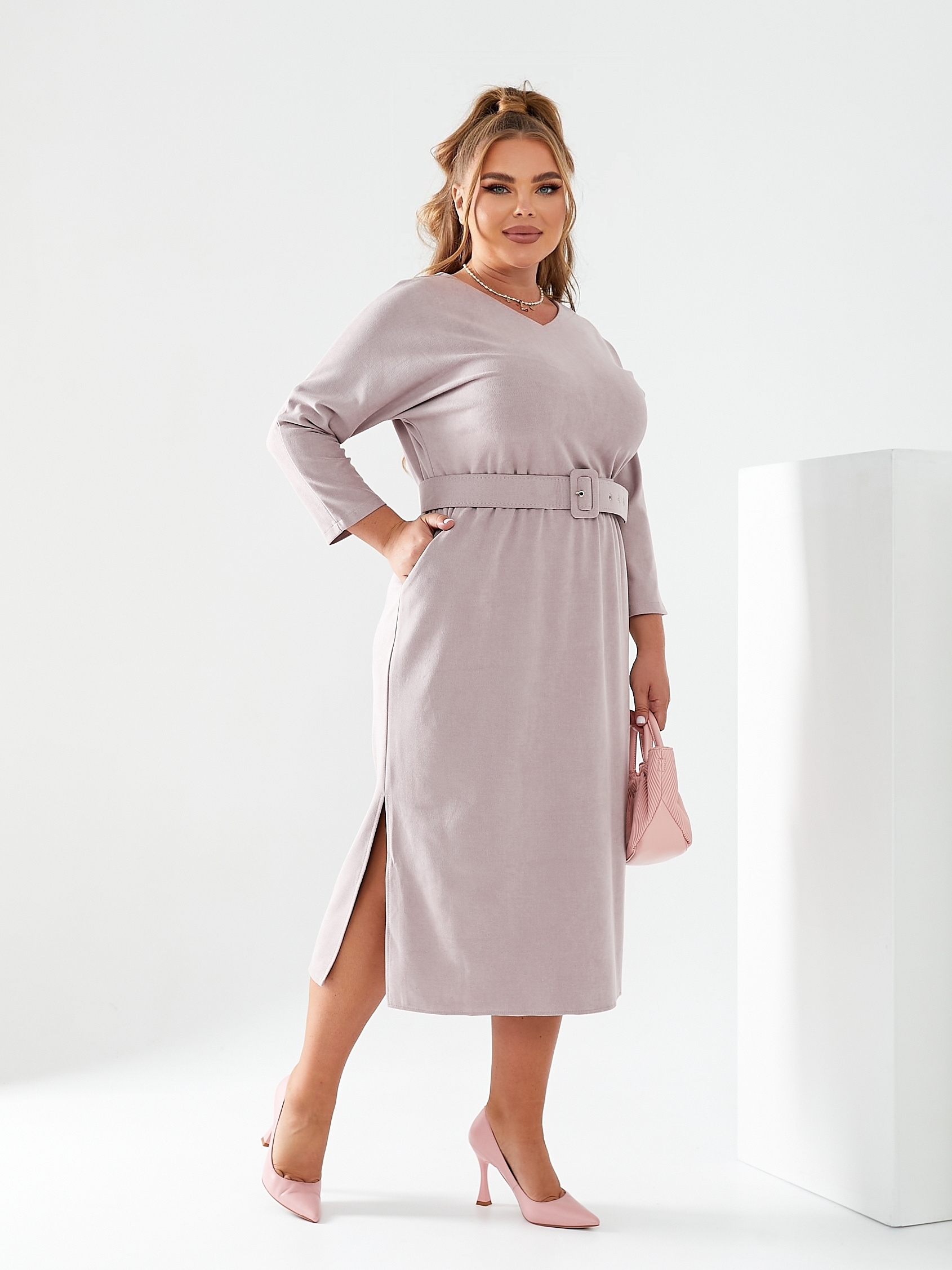 Замшевое платье с разрезами по бокам